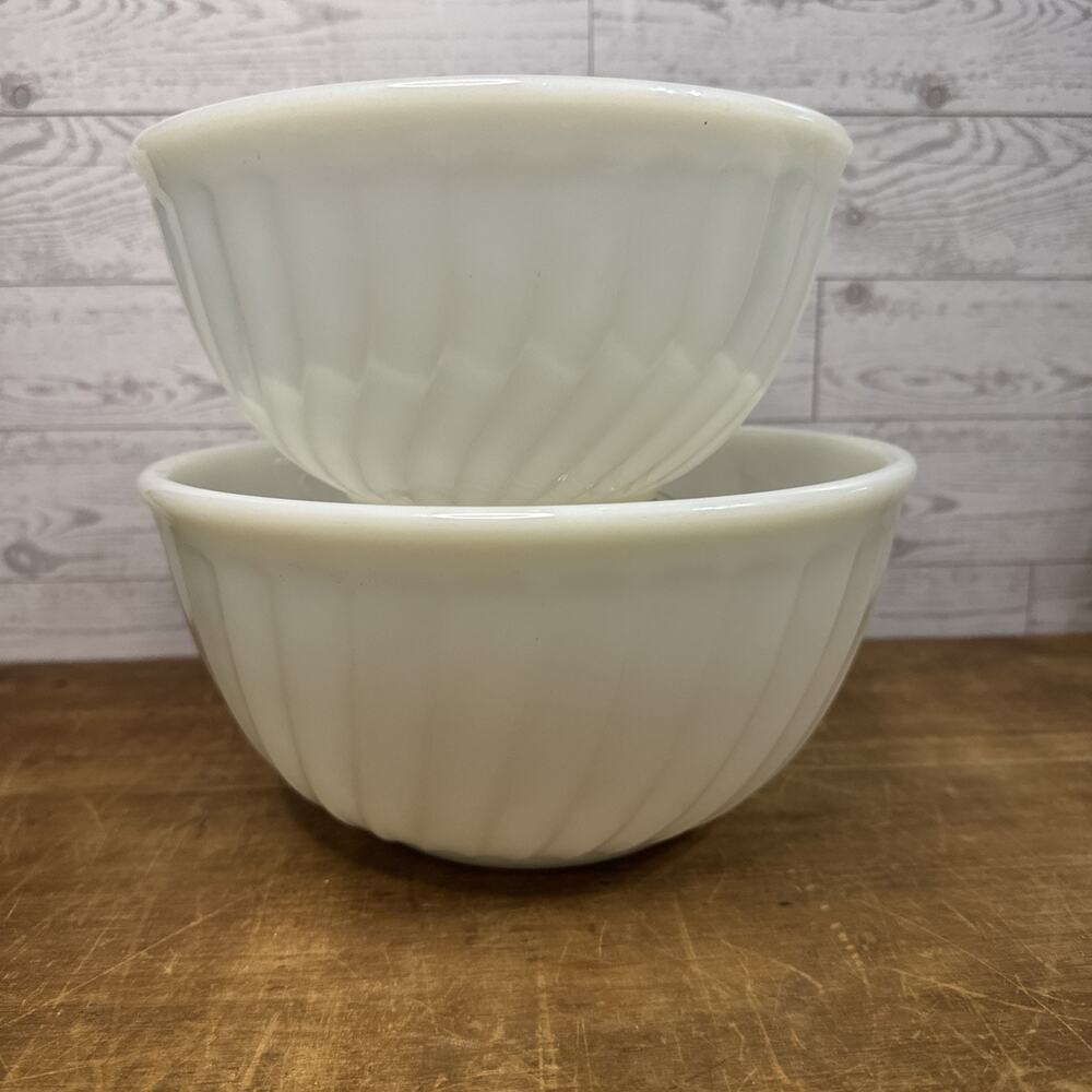 Anchor Hocking Fire King Milk Glass Set of 2 Bowls White 8” & 9”